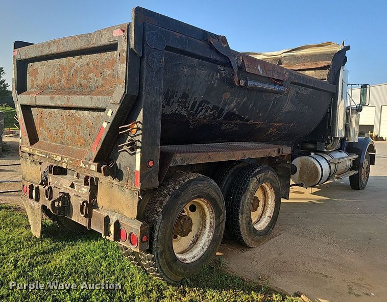 image for item NT9966 1993 Western Star 4964F  dump truck