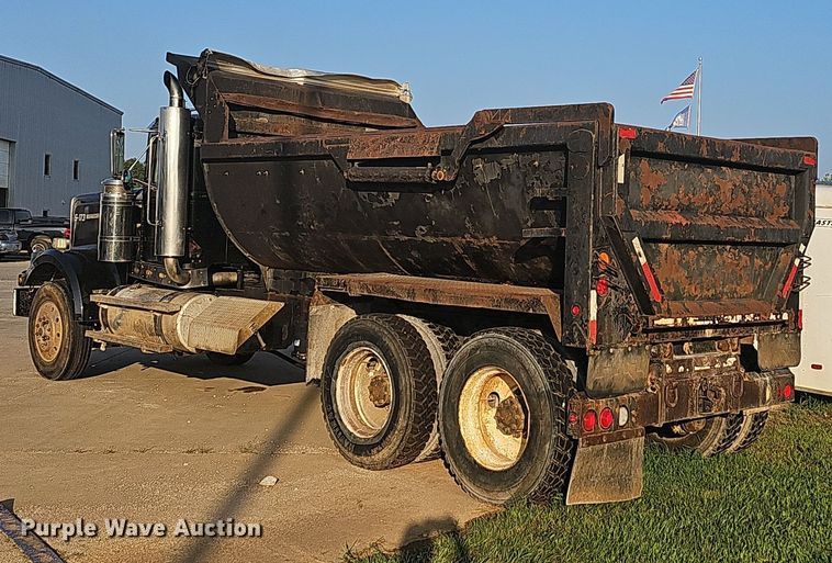 image for item NT9966 1993 Western Star 4964F  dump truck