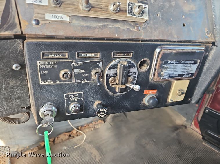 image for item NT9966 1993 Western Star 4964F  dump truck