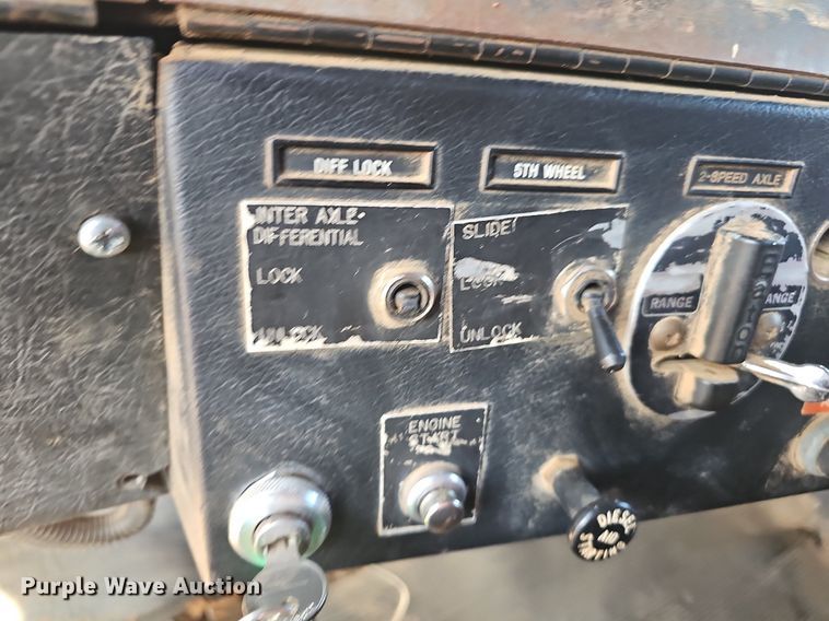 image for item NT9966 1993 Western Star 4964F  dump truck