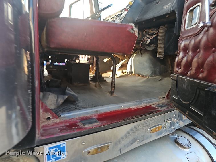 image for item NT9966 1993 Western Star 4964F  dump truck