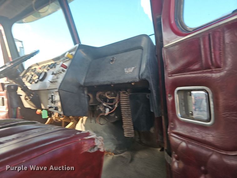 image for item NT9966 1993 Western Star 4964F  dump truck