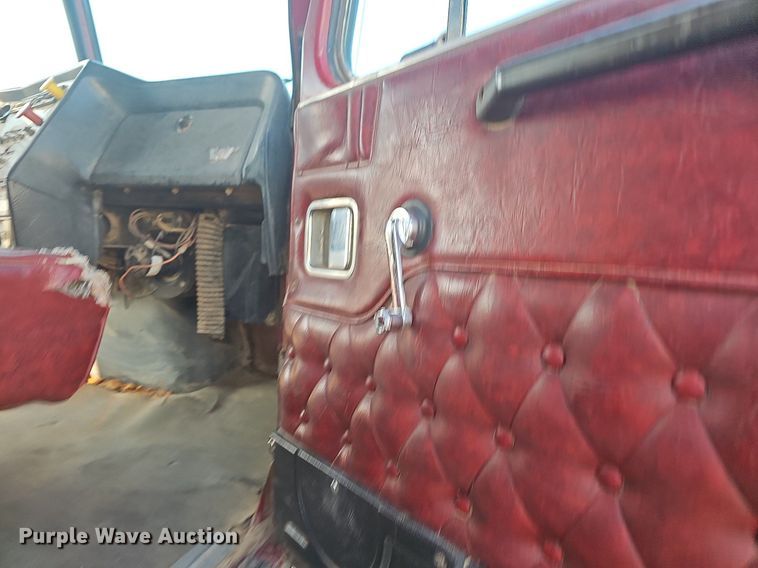 image for item NT9966 1993 Western Star 4964F  dump truck