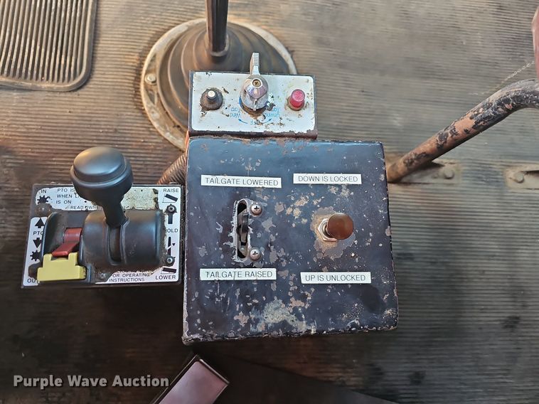 image for item NT9966 1993 Western Star 4964F  dump truck