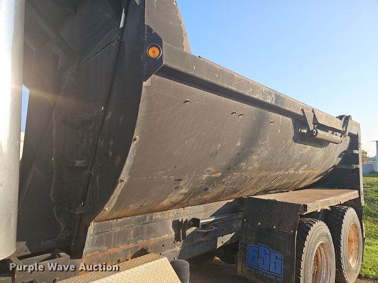 image for item NT9966 1993 Western Star 4964F  dump truck
