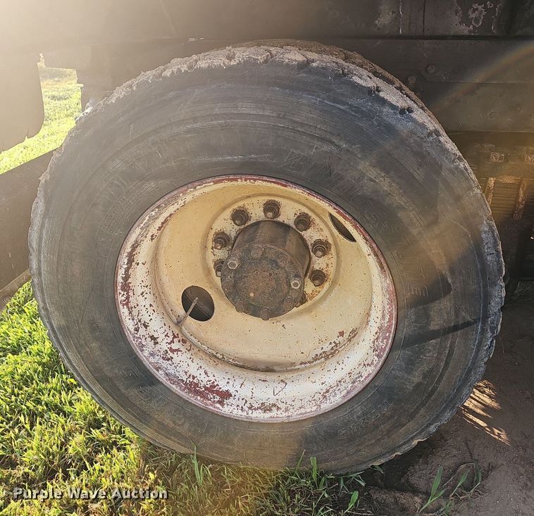 image for item NT9966 1993 Western Star 4964F  dump truck