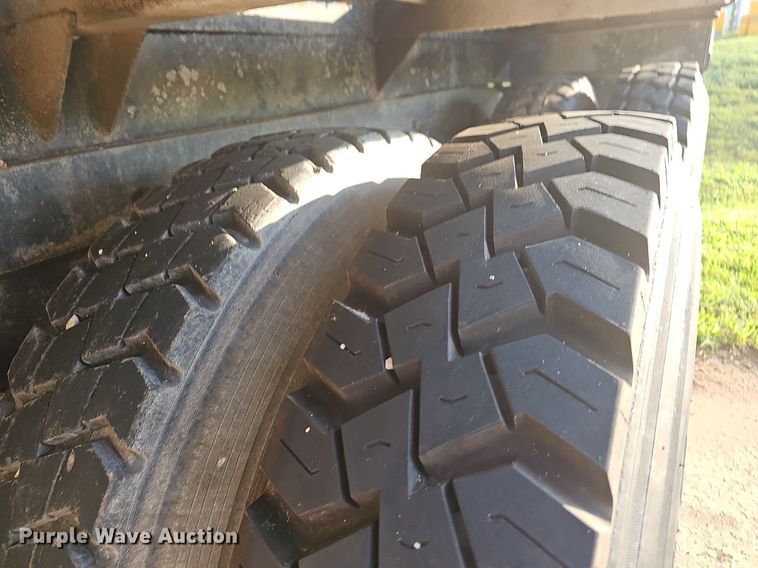 image for item NT9966 1993 Western Star 4964F  dump truck