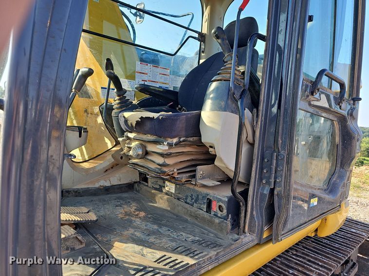 image for item NT9967 2018 Kobelco SK140SRLC-5  excavator