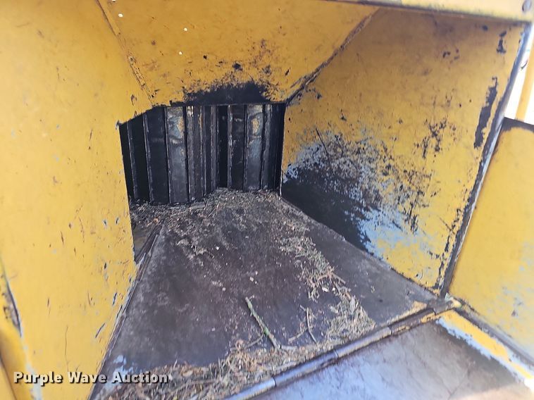 image for item NT9968 1991 Vermeer 1250BC  wood chipper