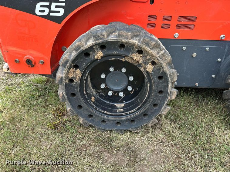 image for item OC9215 2021 Kubota SSV65  skid steer loader