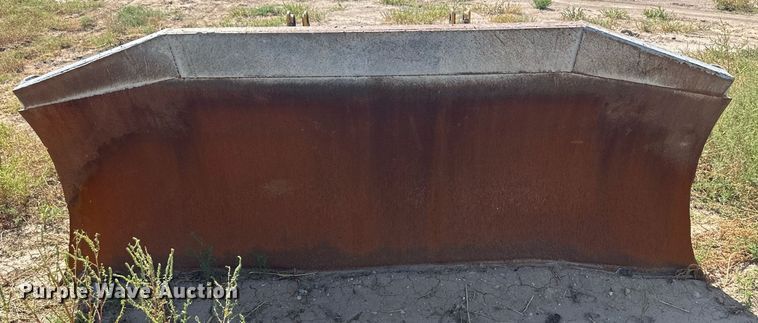 image for item OC9390 Caterpillar  dozer blade