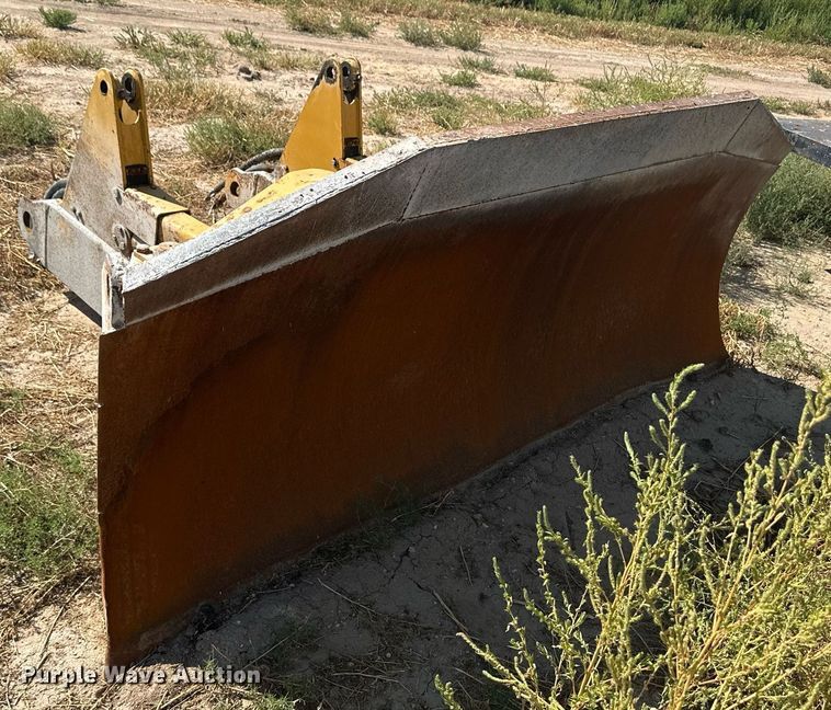 image for item OC9390 Caterpillar  dozer blade