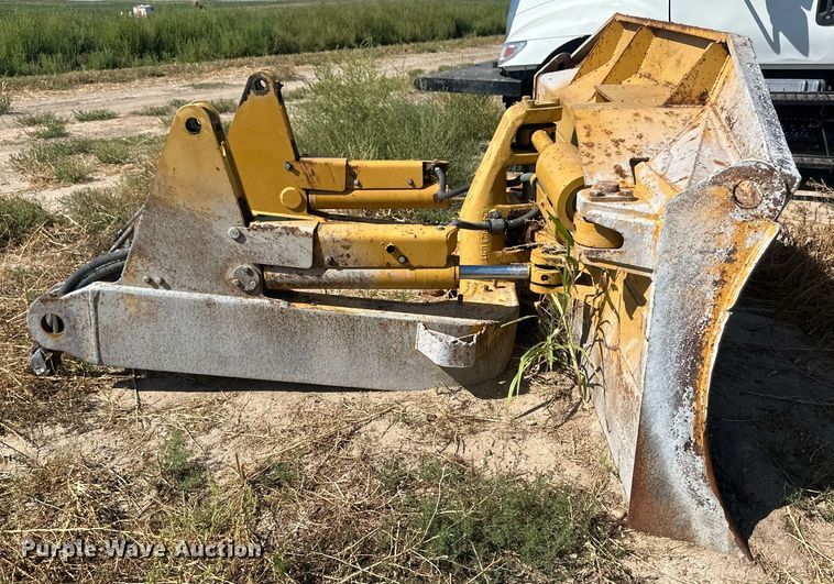 image for item OC9390 Caterpillar  dozer blade