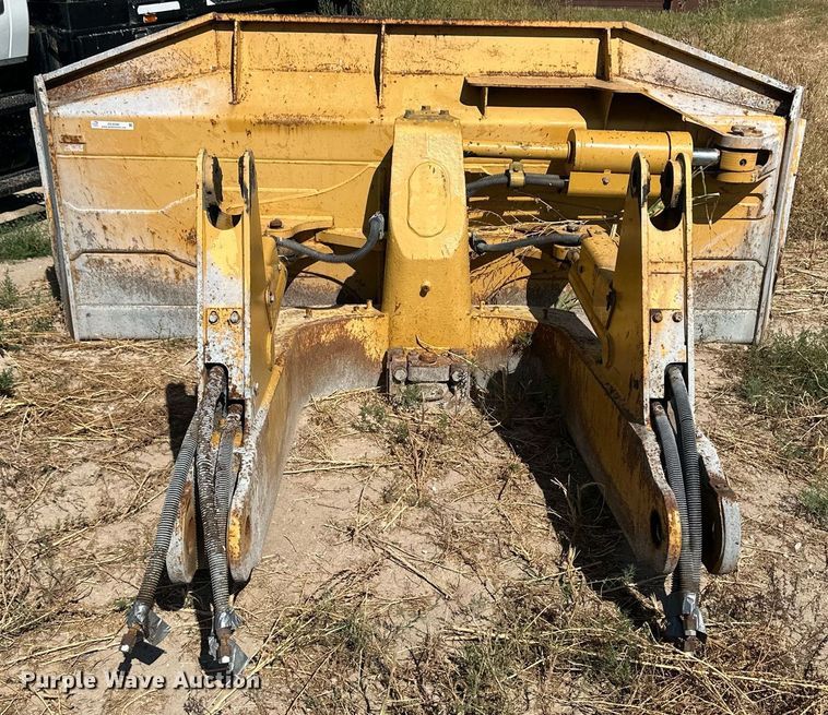 image for item OC9390 Caterpillar  dozer blade