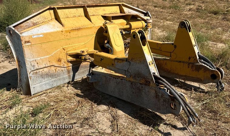 image for item OC9390 Caterpillar  dozer blade