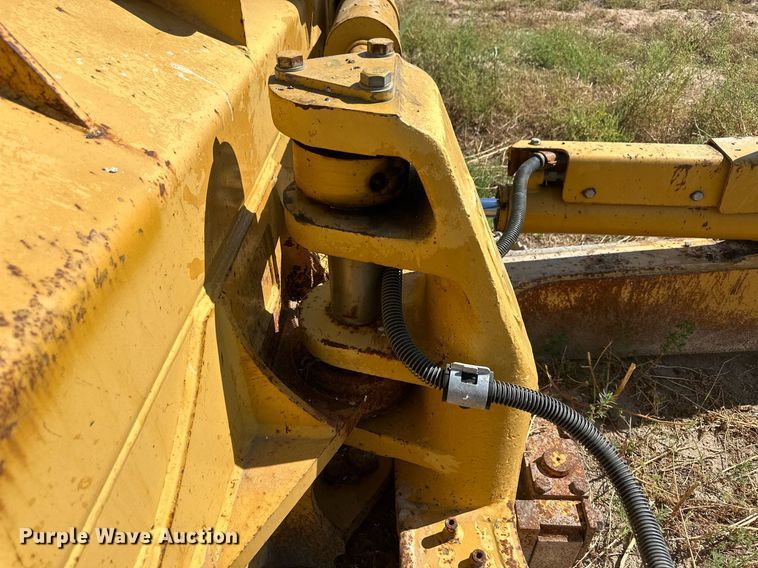 image for item OC9390 Caterpillar  dozer blade