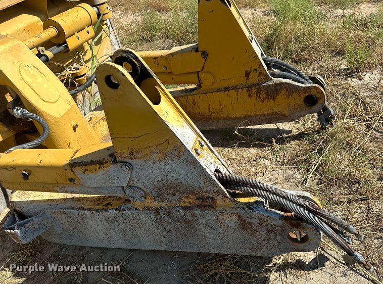 image for item OC9390 Caterpillar  dozer blade