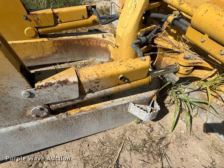 image for item OC9390 Caterpillar  dozer blade