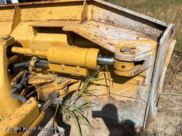 image for item OC9390 Caterpillar  dozer blade