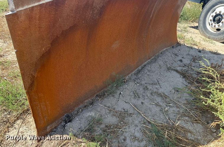 image for item OC9390 Caterpillar  dozer blade