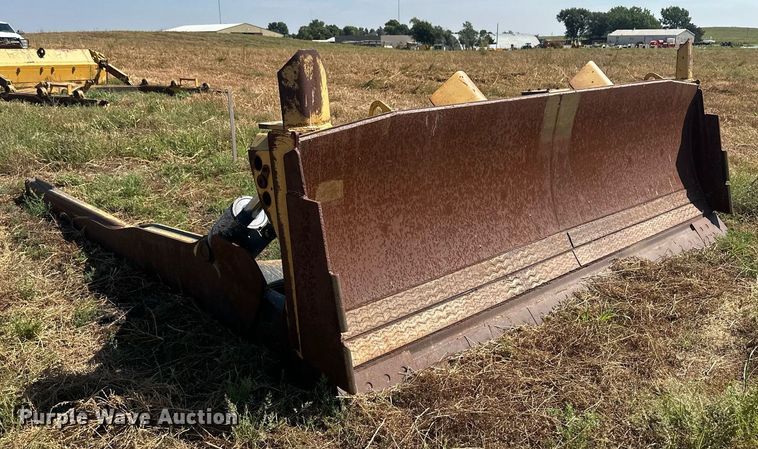 image for item OC9391 John Deere  dozer blade