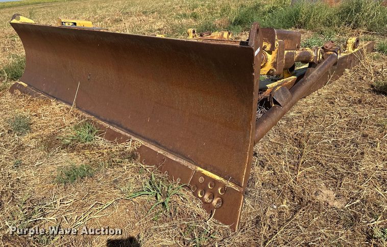 image for item OC9398 Caterpillar D8A  dozer blade