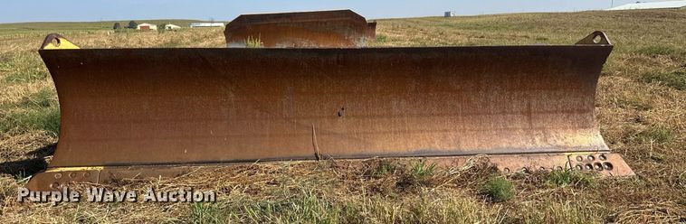 image for item OC9398 Caterpillar D8A  dozer blade