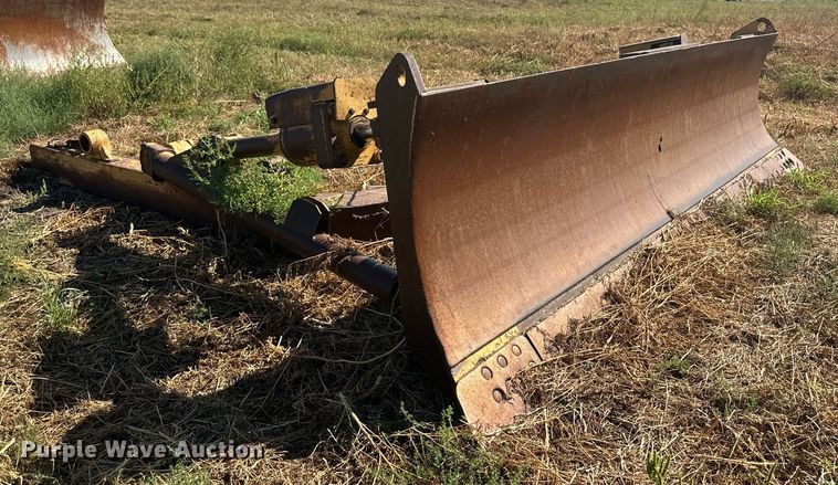 image for item OC9398 Caterpillar D8A  dozer blade