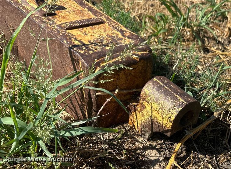 image for item OC9398 Caterpillar D8A  dozer blade