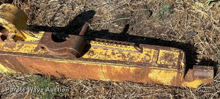 image for item OC9398 Caterpillar D8A  dozer blade