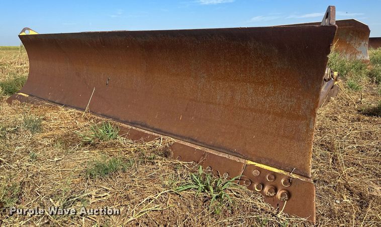 image for item OC9398 Caterpillar D8A  dozer blade