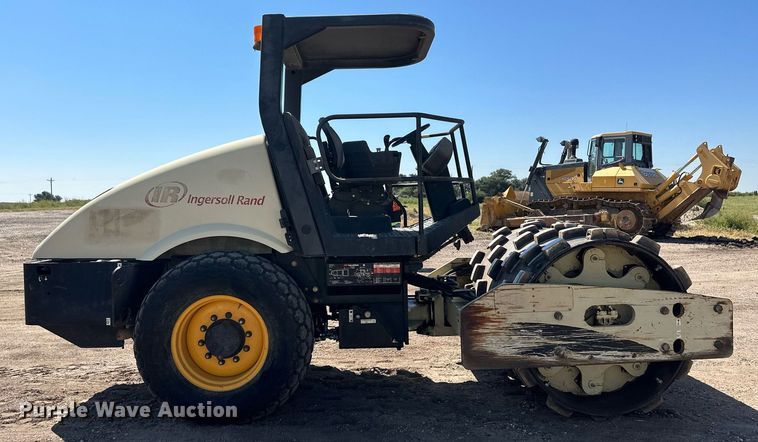 image for item OC9404 2006 Ingersoll Rand SD70D TF single drum vibratory roller