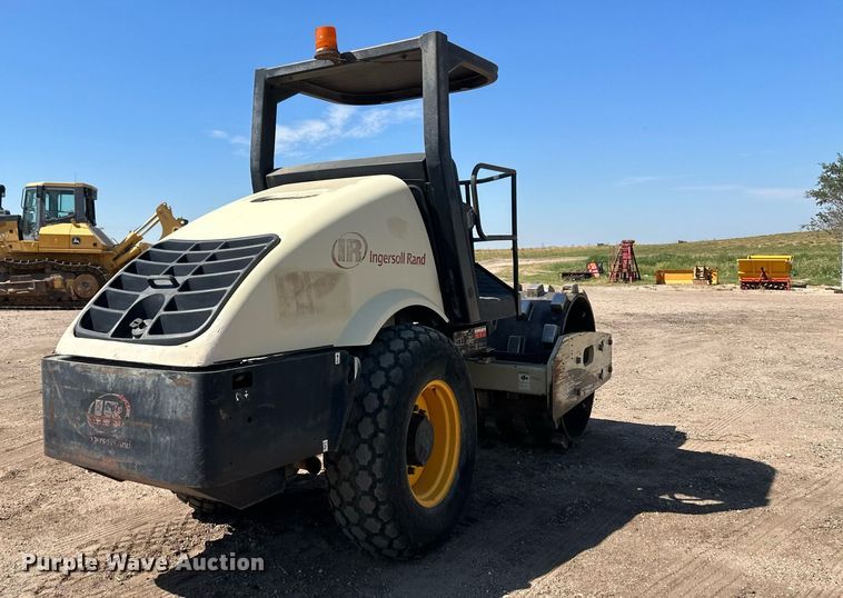 image for item OC9404 2006 Ingersoll Rand SD70D TF single drum vibratory roller