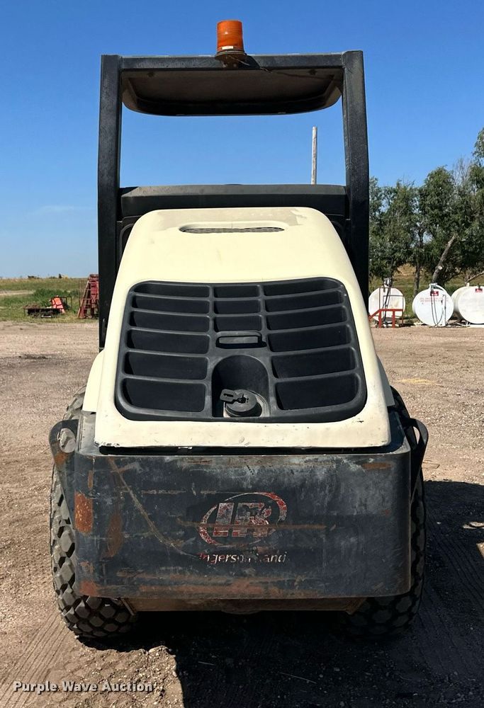 image for item OC9404 2006 Ingersoll Rand SD70D TF single drum vibratory roller