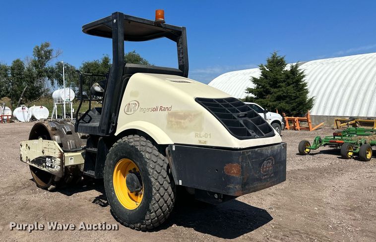 image for item OC9404 2006 Ingersoll Rand SD70D TF single drum vibratory roller