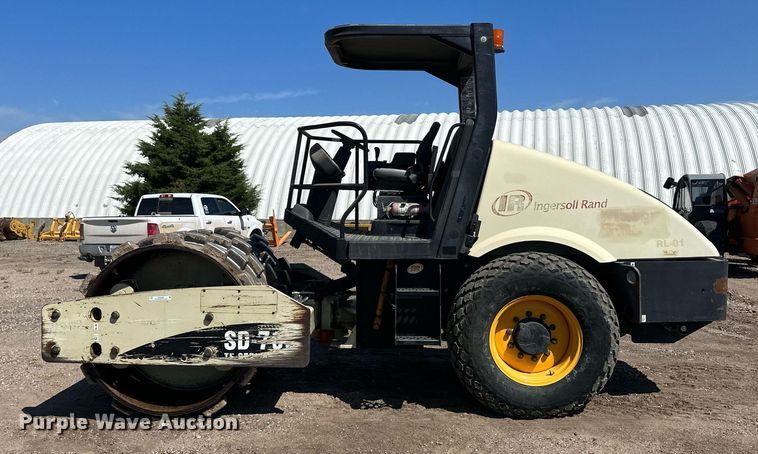 image for item OC9404 2006 Ingersoll Rand SD70D TF single drum vibratory roller