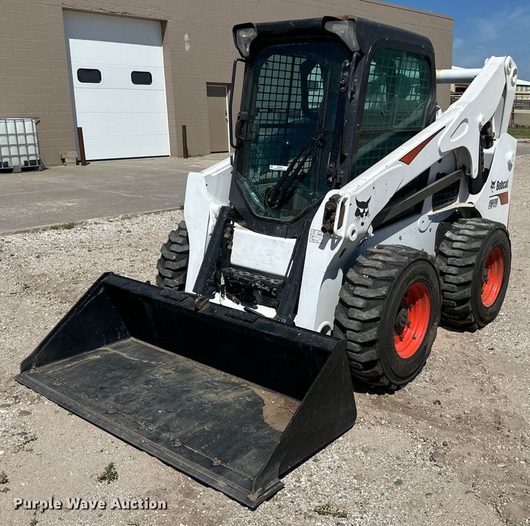 image for item OC9405 2018 Bobcat S740  skid steer loader