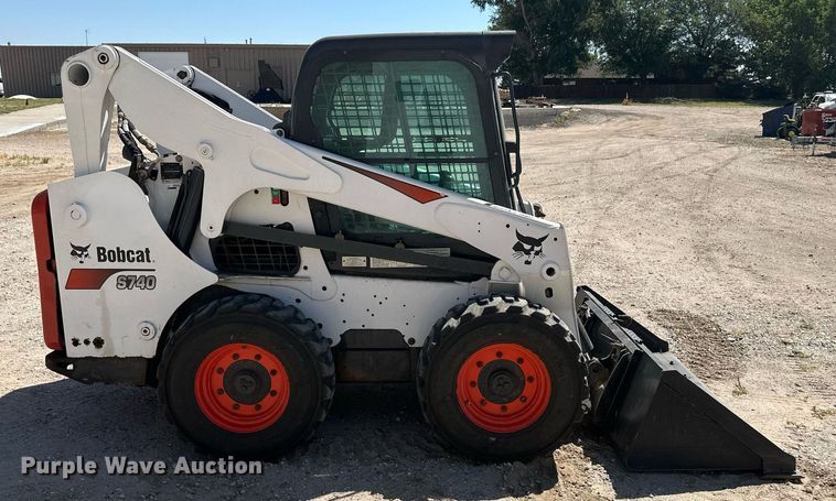 image for item OC9405 2018 Bobcat S740  skid steer loader