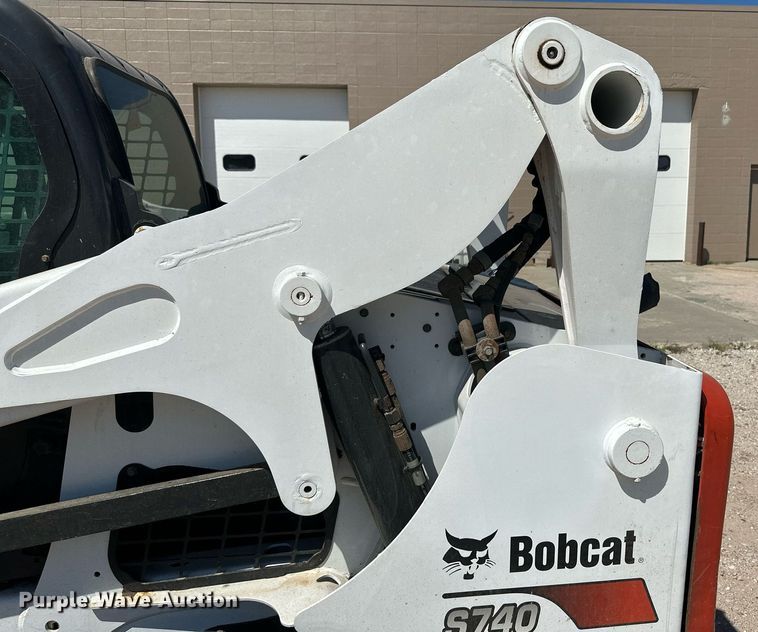 image for item OC9405 2018 Bobcat S740  skid steer loader