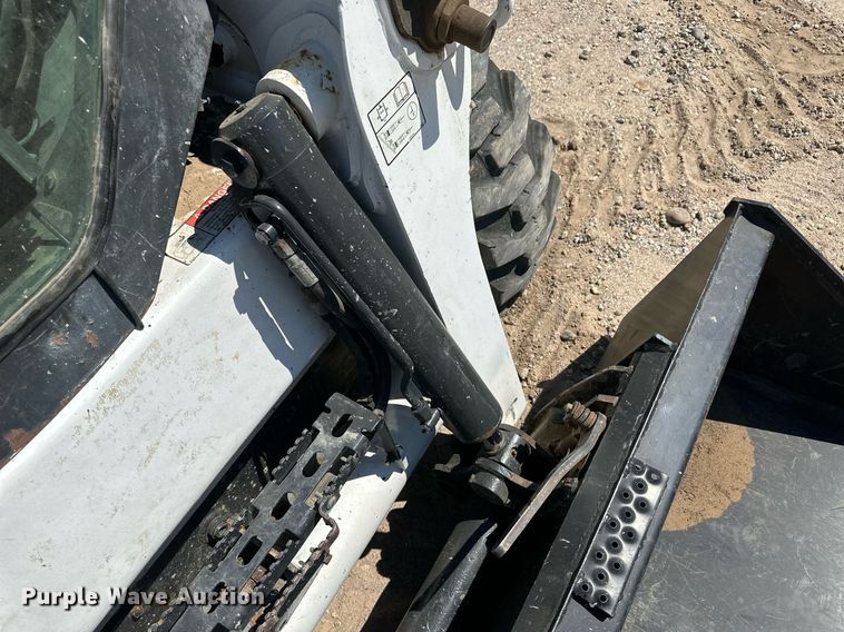 image for item OC9405 2018 Bobcat S740  skid steer loader