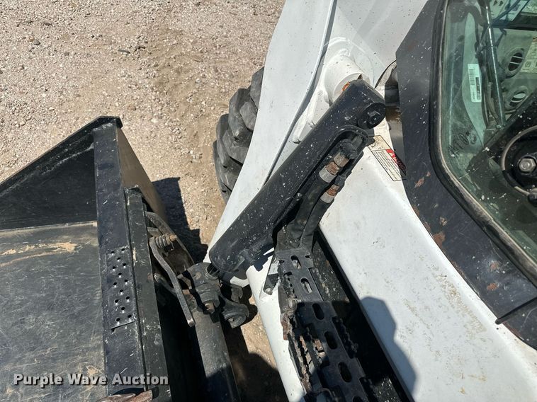 image for item OC9405 2018 Bobcat S740  skid steer loader