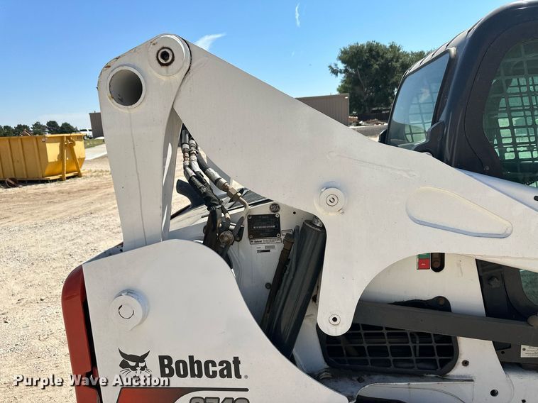 image for item OC9405 2018 Bobcat S740  skid steer loader