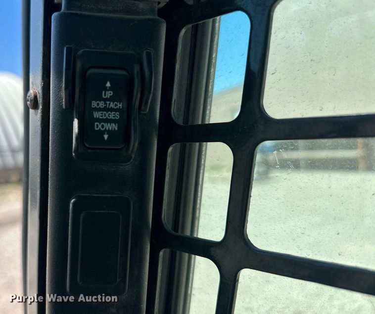 image for item OC9405 2018 Bobcat S740  skid steer loader