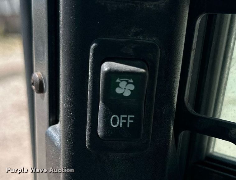 image for item OC9405 2018 Bobcat S740  skid steer loader