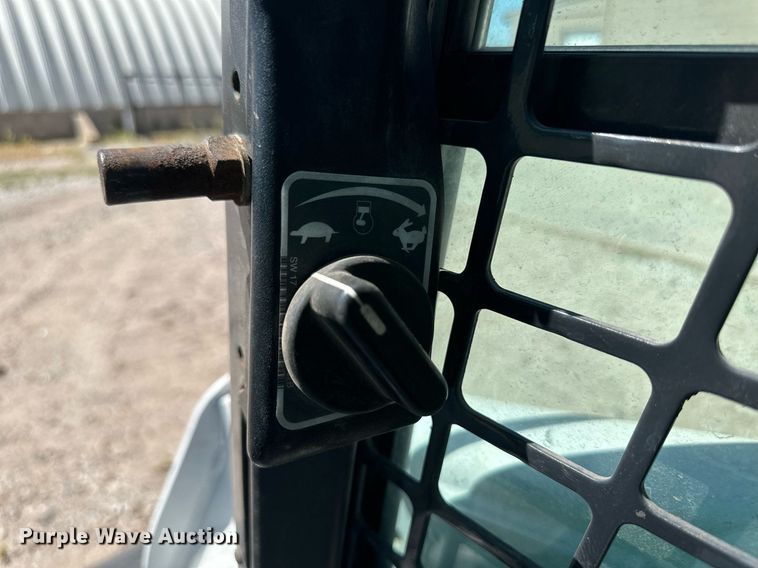 image for item OC9405 2018 Bobcat S740  skid steer loader