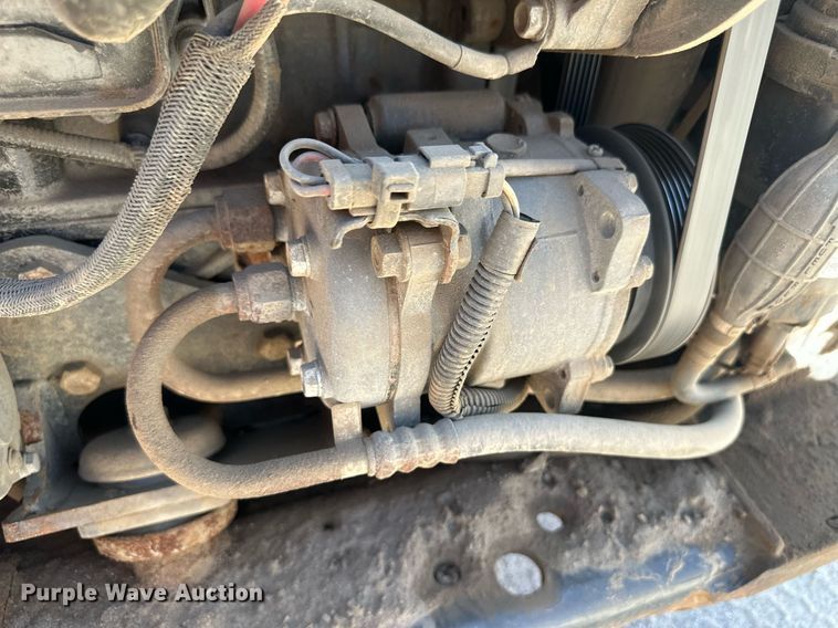 image for item OC9405 2018 Bobcat S740  skid steer loader