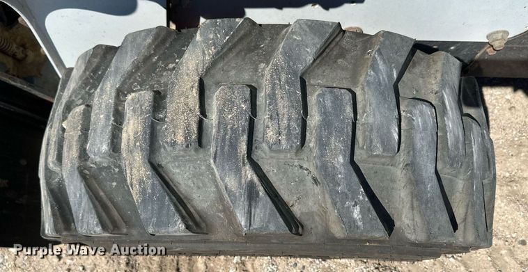 image for item OC9405 2018 Bobcat S740  skid steer loader