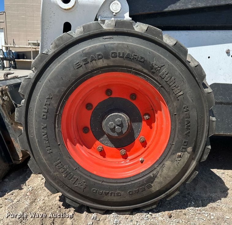 image for item OC9405 2018 Bobcat S740  skid steer loader