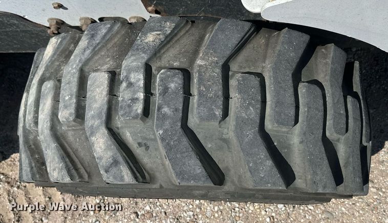 image for item OC9405 2018 Bobcat S740  skid steer loader