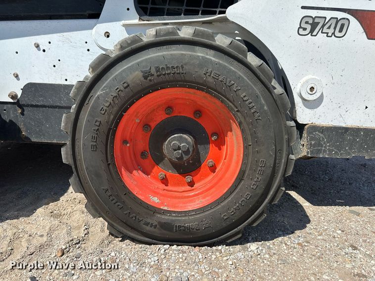image for item OC9405 2018 Bobcat S740  skid steer loader